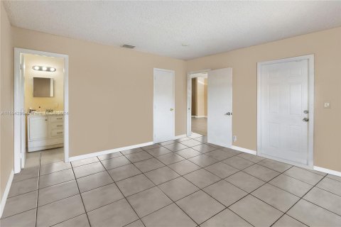 House in Fort Lauderdale, Florida 3 bedrooms, 108.42 sq.m. № 1188130 - photo 9