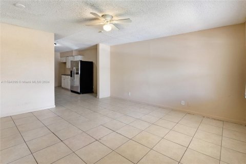 House in Fort Lauderdale, Florida 3 bedrooms, 108.42 sq.m. № 1188130 - photo 19