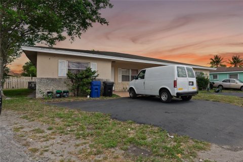 House in Fort Lauderdale, Florida 3 bedrooms, 108.42 sq.m. № 1188130 - photo 2