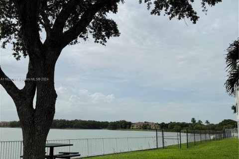 Condo in Oakland Park, Florida, 2 bedrooms  № 1269650 - photo 7