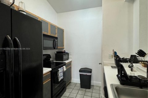 Condo in Oakland Park, Florida, 2 bedrooms  № 1269650 - photo 13