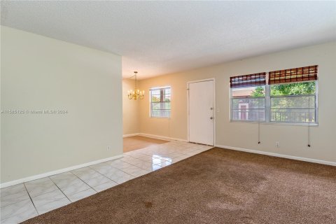 Copropriété à vendre à Pembroke Pines, Floride: 2 chambres, 88.54 m2 № 1171949 - photo 5