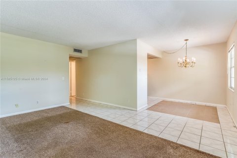 Copropriété à vendre à Pembroke Pines, Floride: 2 chambres, 88.54 m2 № 1171949 - photo 6