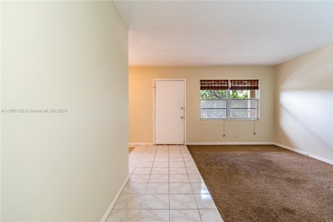 Copropriété à vendre à Pembroke Pines, Floride: 2 chambres, 88.54 m2 № 1171949 - photo 4