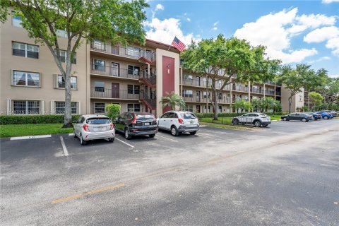 Copropriété à vendre à Pembroke Pines, Floride: 2 chambres, 88.54 m2 № 1171949 - photo 2