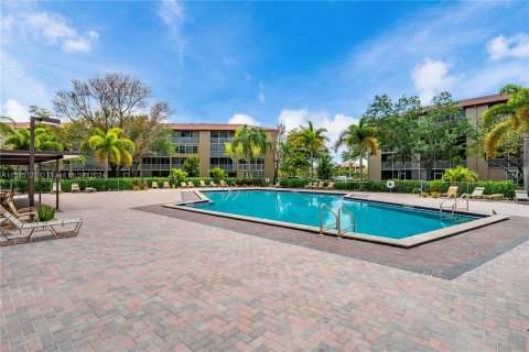 Copropriété à vendre à Pembroke Pines, Floride: 2 chambres, 88.54 m2 № 1171949 - photo 20