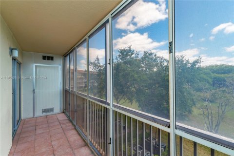 Copropriété à vendre à Pembroke Pines, Floride: 2 chambres, 88.54 m2 № 1171949 - photo 18