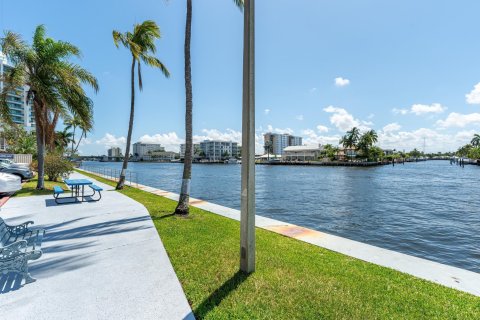 Condo in Fort Lauderdale, Florida, 2 bedrooms  № 1172313 - photo 1