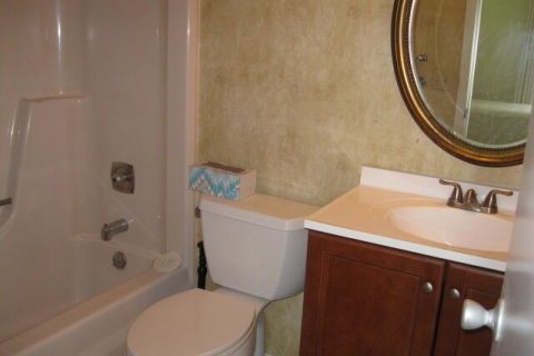 Condo in Stuart, Florida, 1 bedroom  № 1187718 - photo 2