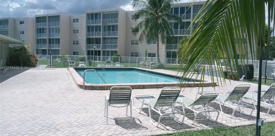 Condominio en Dania Beach, Florida, 2 dormitorios  № 122005