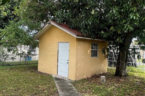 Casa en venta en Hialeah, Florida, 5 dormitorios, 168.8 m2 № 1403140 - foto 15