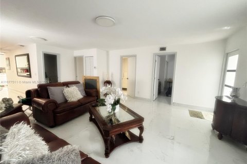 Casa en venta en Miami, Florida, 3 dormitorios, 95.5 m2 № 1403096 - foto 23