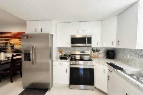 Casa en venta en Miami, Florida, 3 dormitorios, 95.5 m2 № 1403096 - foto 18