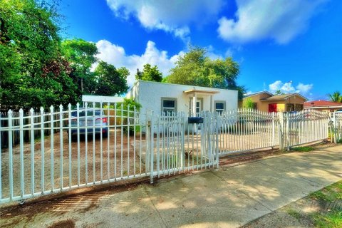 Casa en venta en Miami, Florida, 3 dormitorios, 95.5 m2 № 1403096 - foto 1