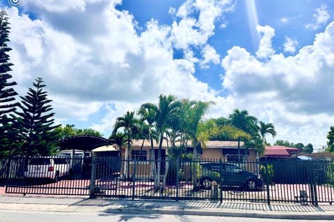 Casa en venta en Miami, Florida, 3 dormitorios, 115.94 m2 № 670749 - foto 12