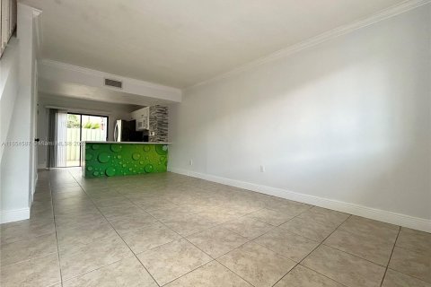 Touwnhouse à louer à Miami, Floride: 2 chambres, 76.92 m2 № 1351881 - photo 4