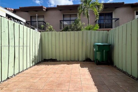 Townhouse in Miami, Florida 2 bedrooms, 76.92 sq.m. № 1351881 - photo 22