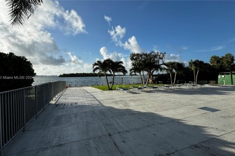 Condo in Miami, Florida  № 1351928 - photo 13