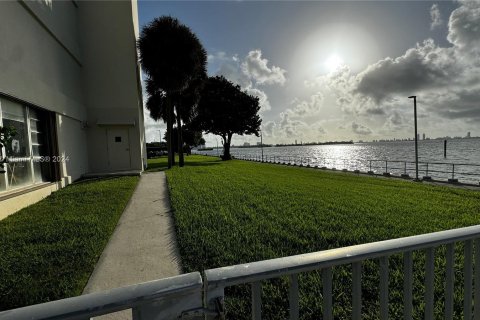 Condo in Miami, Florida  № 1351928 - photo 9