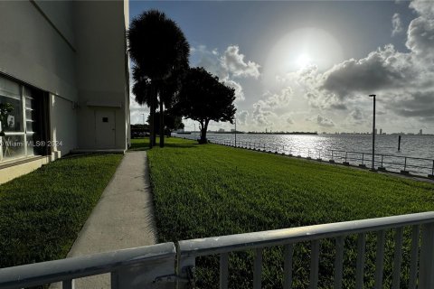 Condo in Miami, Florida  № 1351928 - photo 11