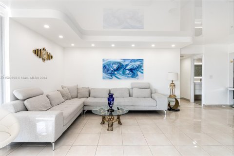 Condo in Aventura, Florida, 2 bedrooms  № 1181665 - photo 8