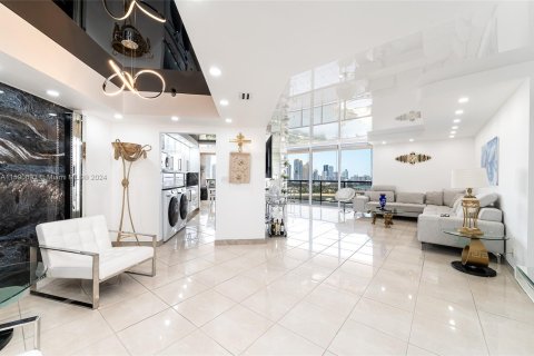 Condo in Aventura, Florida, 2 bedrooms  № 1181665 - photo 10