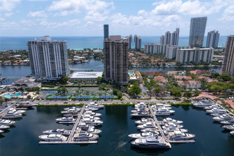 Condominio en venta en Aventura, Florida, 2 dormitorios, 141.4 m2 № 1181665 - foto 3