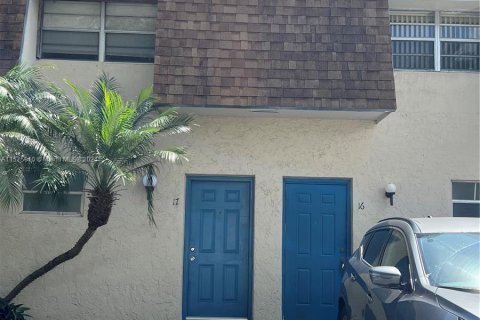 Townhouse in Palmetto Bay, Florida 2 bedrooms, 103.12 sq.m. № 1138860 - photo 1