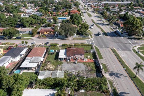 Villa ou maison à vendre à Hialeah, Floride: 2 chambres, 76.64 m2 № 124310 - photo 20