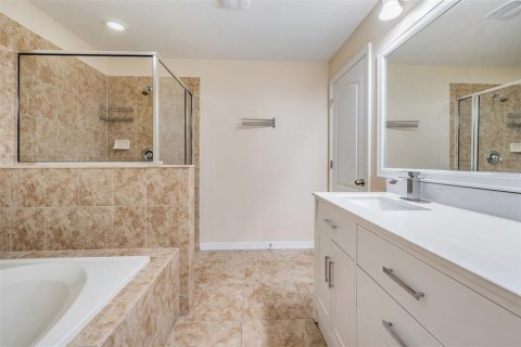 Townhouse in Tampa, Florida 4 bedrooms, 224.73 sq.m. № 1386842 - photo 16