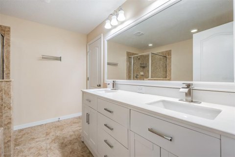 Adosado en venta en Tampa, Florida, 4 dormitorios, 224.73 m2 № 1386842 - foto 14