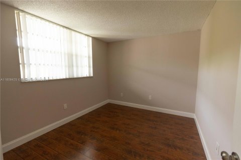 Condo in Davie, Florida, 2 bedrooms  № 1231805 - photo 8