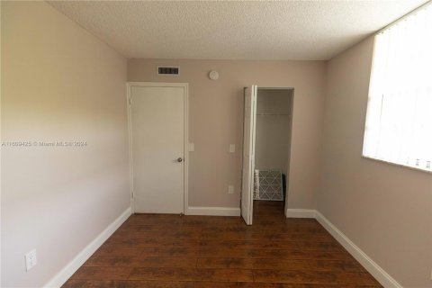 Condo in Davie, Florida, 2 bedrooms  № 1231805 - photo 9