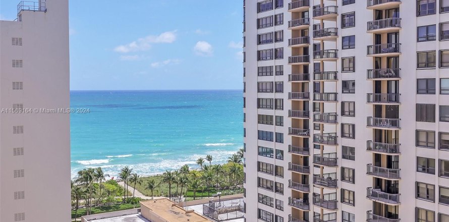 Condominio en Bal Harbour, Florida, 2 dormitorios  № 1315511