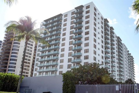 Condominio en venta en Bal Harbour, Florida, 2 dormitorios, 124.67 m2 № 1315511 - foto 17