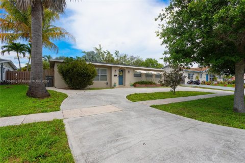 Villa ou maison à vendre à Palm Beach Gardens, Floride: 4 chambres, 141.77 m2 № 1315510 - photo 2