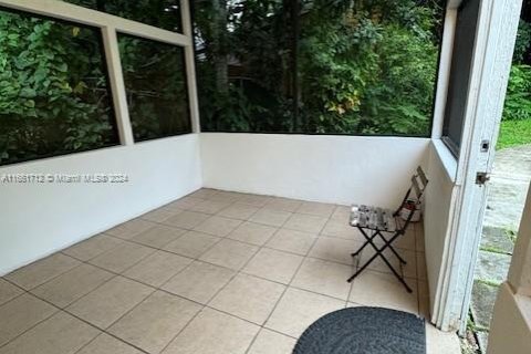 Apartamento en alquiler en Biscayne Park, Florida, 2 dormitorios, 78.97 m2 № 1377344 - foto 3