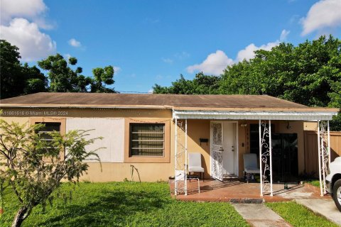 Villa ou maison à vendre à Miami, Floride: 3 chambres, 123.75 m2 № 1377342 - photo 1