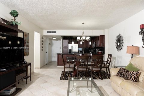 Condo in Hollywood, Florida, 2 bedrooms  № 1224425 - photo 27