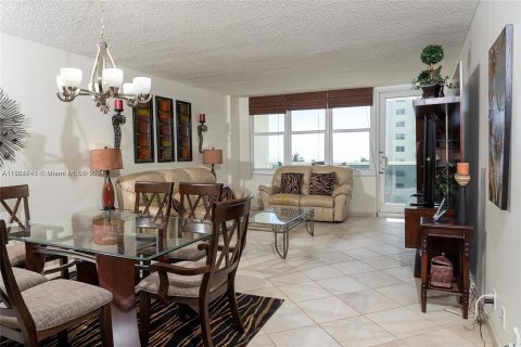 Condominio en venta en Hollywood, Florida, 2 dormitorios, 115.94 m2 № 1224425 - foto 20