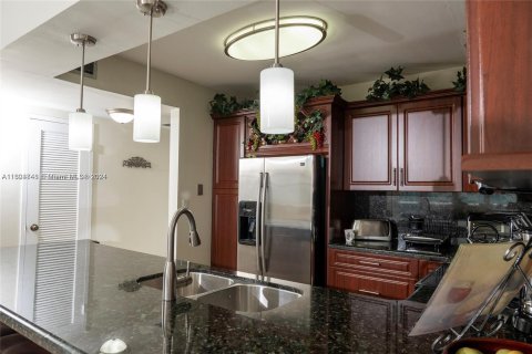 Condo in Hollywood, Florida, 2 bedrooms  № 1224425 - photo 22