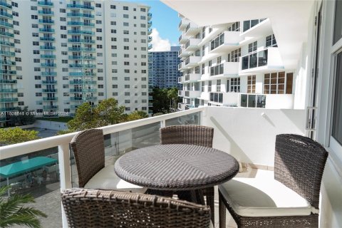 Condominio en venta en Hollywood, Florida, 2 dormitorios, 115.94 m2 № 1224425 - foto 7