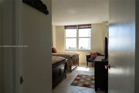 Condo in Hollywood, Florida, 2 bedrooms  № 1224425 - photo 16