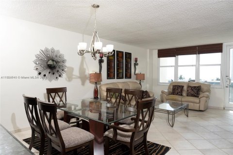 Copropriété à vendre à Hollywood, Floride: 2 chambres, 115.94 m2 № 1224425 - photo 23