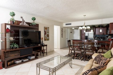 Copropriété à vendre à Hollywood, Floride: 2 chambres, 115.94 m2 № 1224425 - photo 26