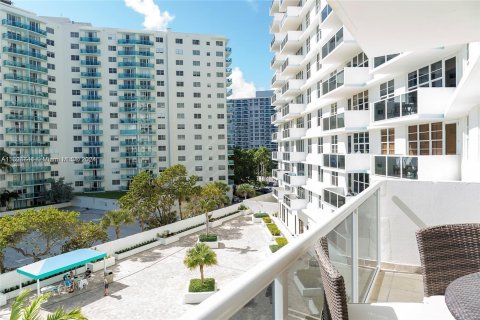 Condominio en venta en Hollywood, Florida, 2 dormitorios, 115.94 m2 № 1224425 - foto 8