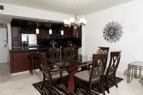 Condo in Hollywood, Florida, 2 bedrooms  № 1224425 - photo 17