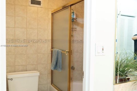 Condo in Hollywood, Florida, 2 bedrooms  № 1224425 - photo 29