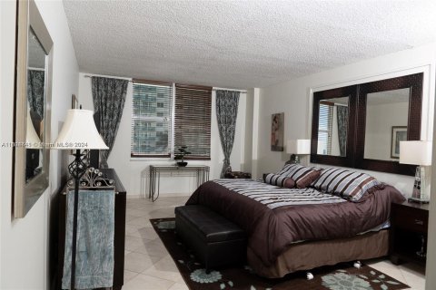 Condo in Hollywood, Florida, 2 bedrooms  № 1224425 - photo 10