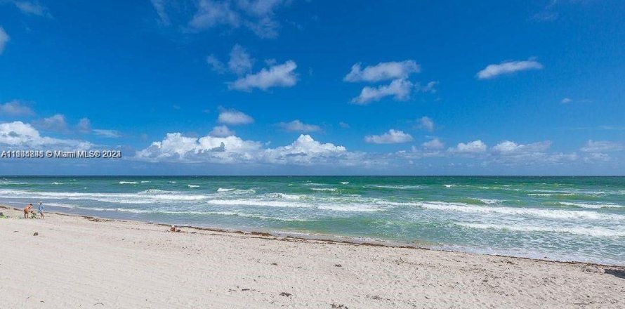 Condo in Hollywood, Florida, 2 bedrooms  № 1224425